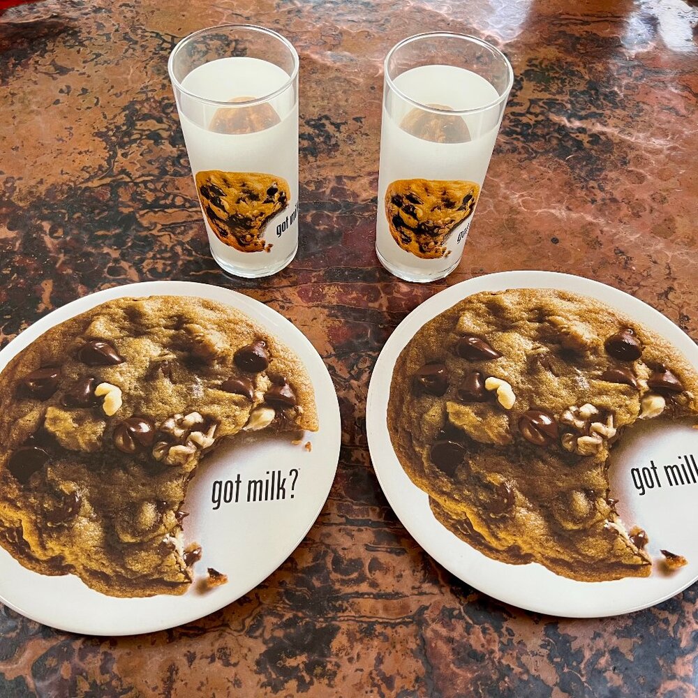 SALE! Vintage "got milk" 2 Glasses & 2 Plates